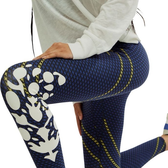 Free People Never Better Graphic Leggings❤️ NWOT size L - Picture 2 of 8